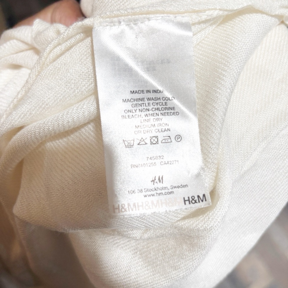 H&M‎ Cream Knit Scarf | Cozy Winter Layer | Neutral Fall Accessory - Picture 5 of 6